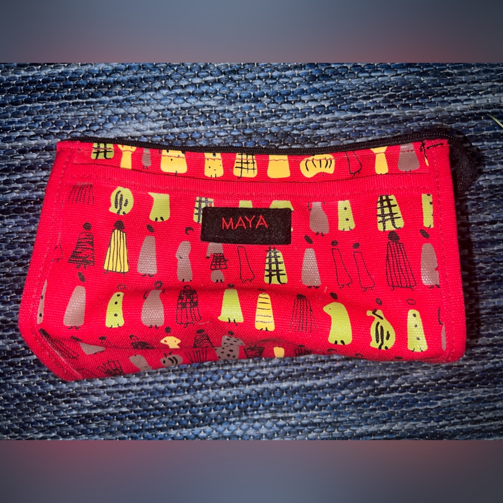NWOT Maya zip closure cosmetic bag. Perfect for your purse. Brushes.